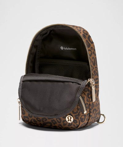 Everywhere Sling Bag Small 2L - Mocha Leopard/ Gold